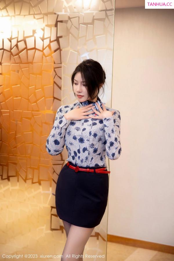   [XiuRen]高清写真图 2023.03.01 No.6338 王楚璇 制服短裙第3张图片